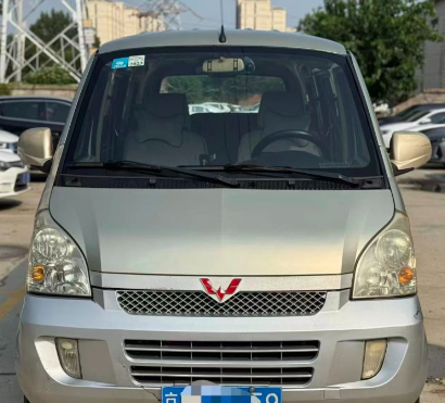 五菱宏光1.2L手动6407 B舒适型