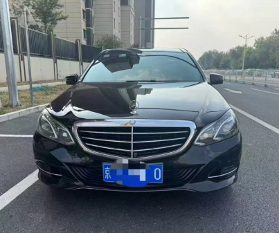 奔驰E260 豪华，2.0 T排量